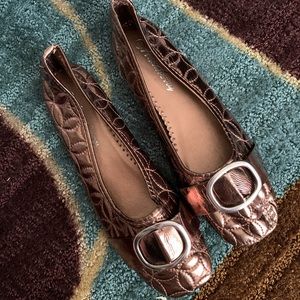 NWOT Bronze ballerina buckle flat. SZ 8 1/2
